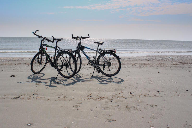 Fahrräder am Ziel – dem schwarzen Meer