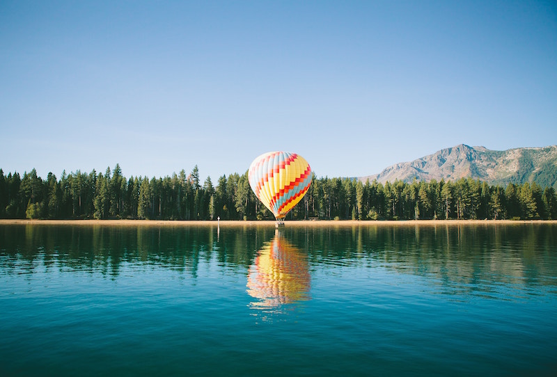 Ballon über dem South Lake Tahoo, USA