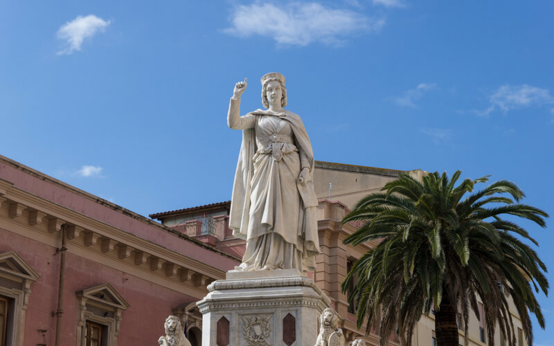 Die Statue der Eleonora d'Arborea