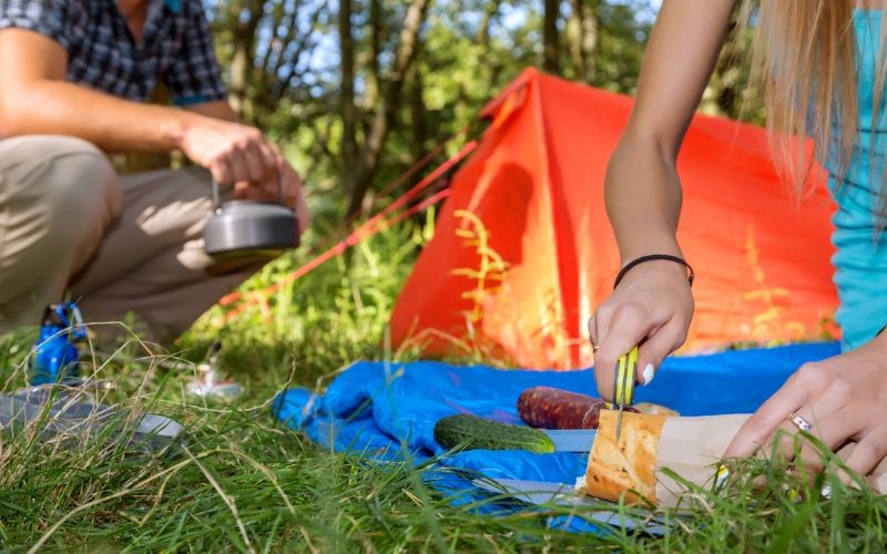 Camper mit Outdoorküche