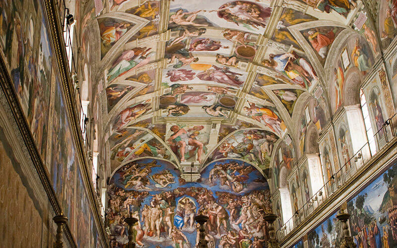 Innenraum der sixtinischen Kapelle das Vatikanischen Museums Rom, fertiggestellt von Michelangelo - © Depositphoto - Mark Higgins