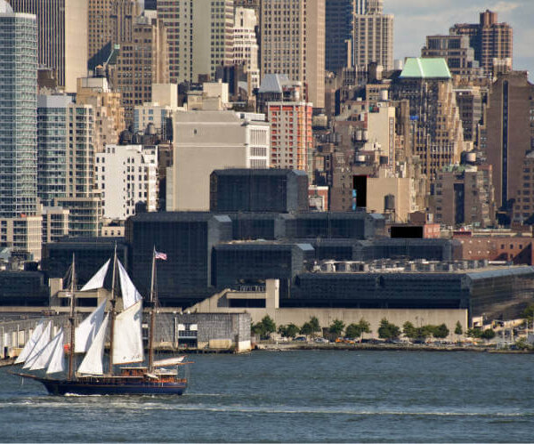 © Depositphoto - Noel Moore. New York Stadtbild über dem Hudson River