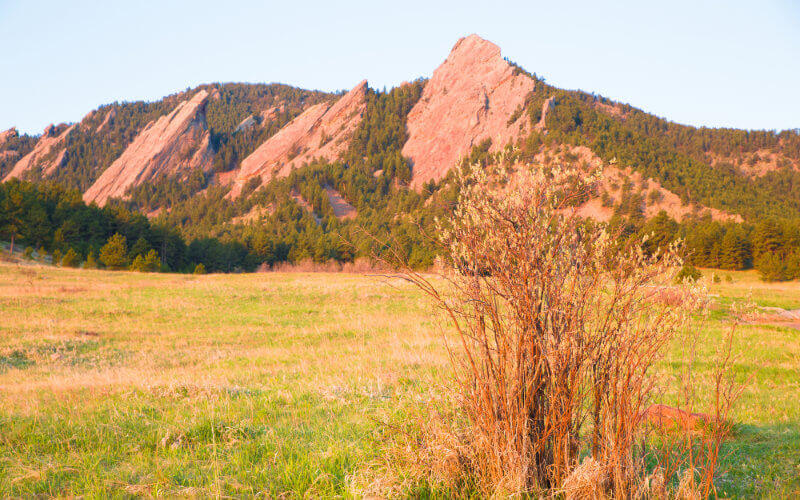 Boulder Colorado Berglandschaft mit Flatirons aus dem Chautauqua Park. © Depositphoto - Lisa Combs
