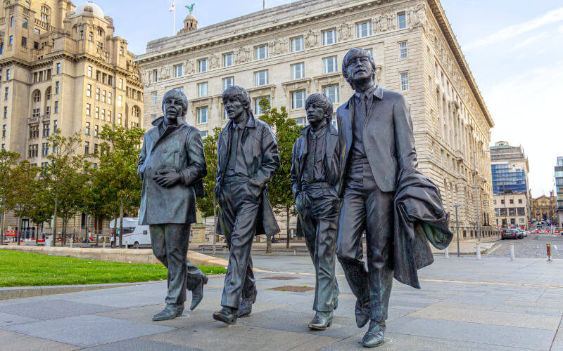 Liverpool, Beatles-Statue - © Foto von Neil Martin auf Unsplash