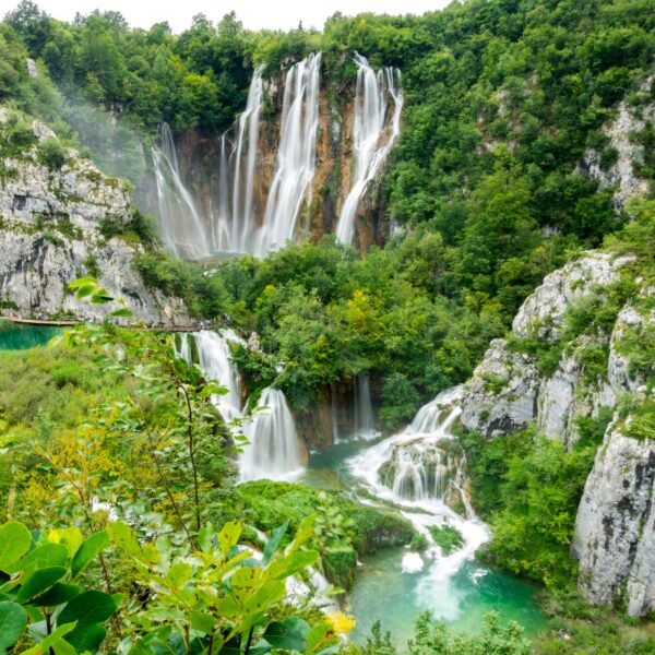 Wasserfälle in Plitvice, Kroatien – © Foto von Mike Swigunski auf Unsplash