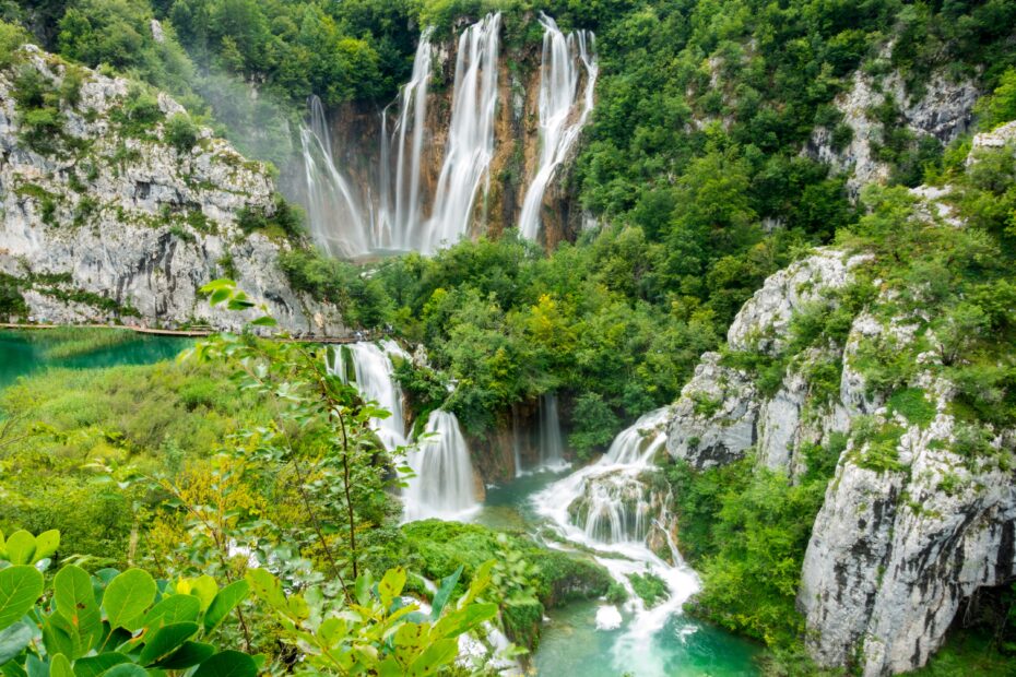 Wasserfälle in Plitvice, Kroatien – © Foto von Mike Swigunski auf Unsplash