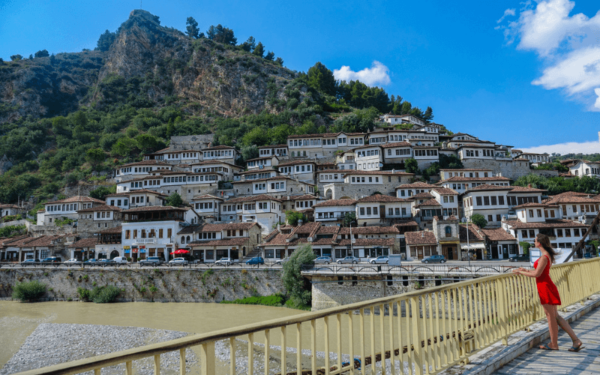 Blick auf die albanische Stadt Berat