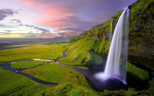 Island Landschaft - © Foto von Robert Lukeman auf Unsplash