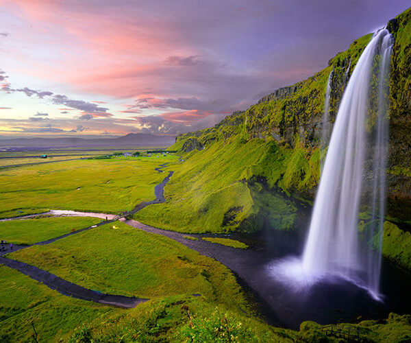 Island Landschaft - © Foto von Robert Lukeman auf Unsplash