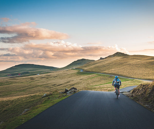 Radfahren in Rumänien – © Foto von David Marcu auf Unsplash