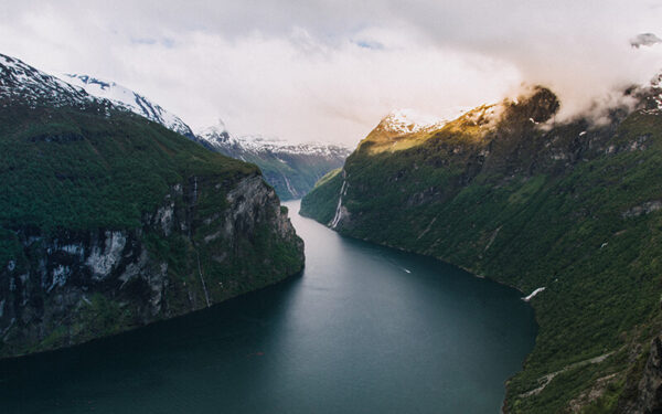 Nachhaltig Reisen Skandinavien – Geirangerfjord – © Foto von Krisjanis Mezulis auf Unsplash