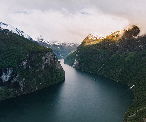 Nachhaltig Reisen Skandinavien – Geirangerfjord – © Foto von Krisjanis Mezulis auf Unsplash