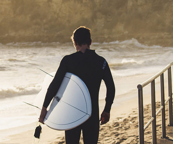 Wassersport in Portugal: Ihr Guide zu den besten Segel- und Schnorchelspots